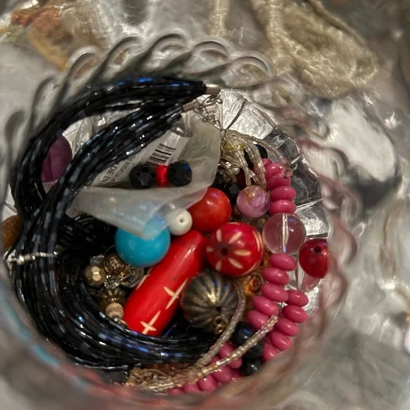 Total 3.4 Lb (Including glass Jar) Mostly Beaded Jewelry Scraps pcs Mystery Lot - Picture 3 of 11